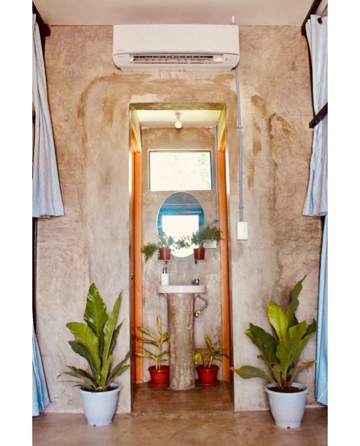 The Hangover Hostel Moalboal Bagian luar foto