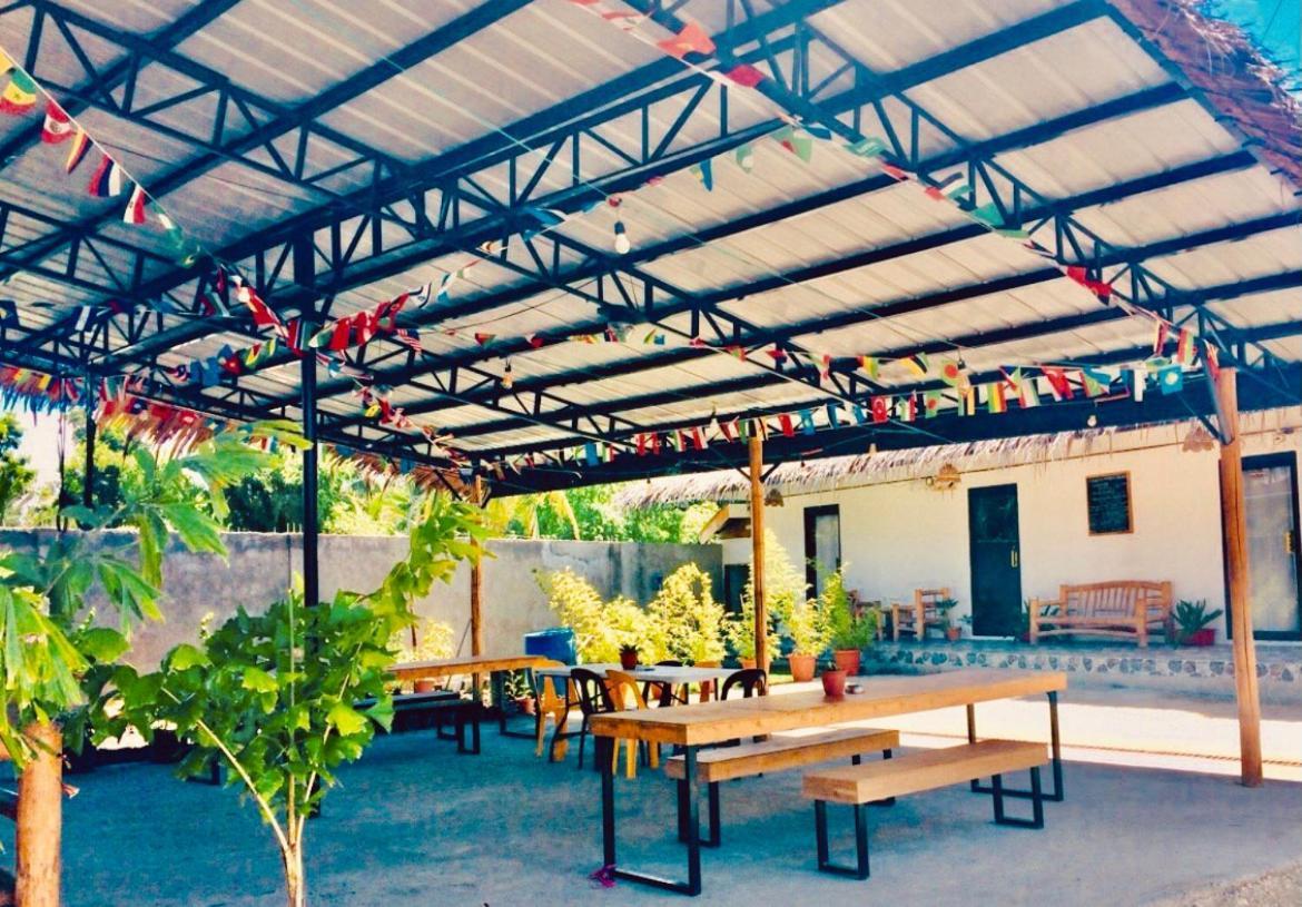 The Hangover Hostel Moalboal Bagian luar foto
