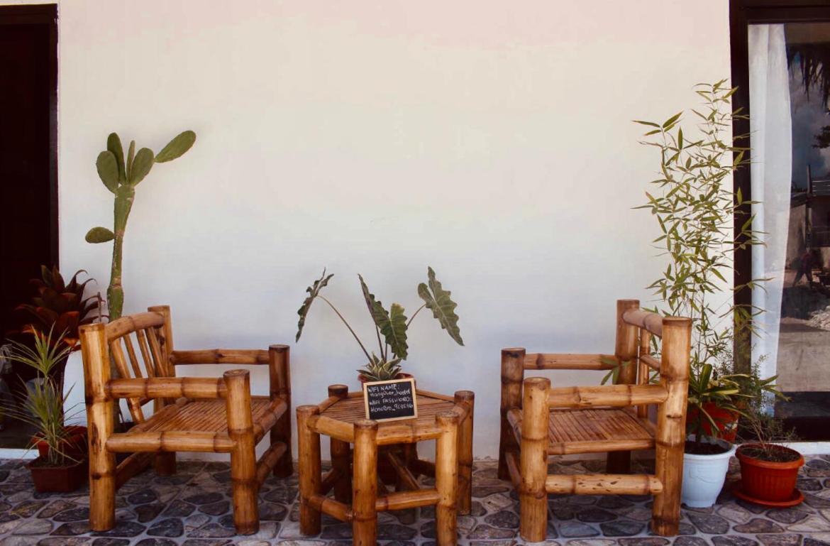 The Hangover Hostel Moalboal Bagian luar foto